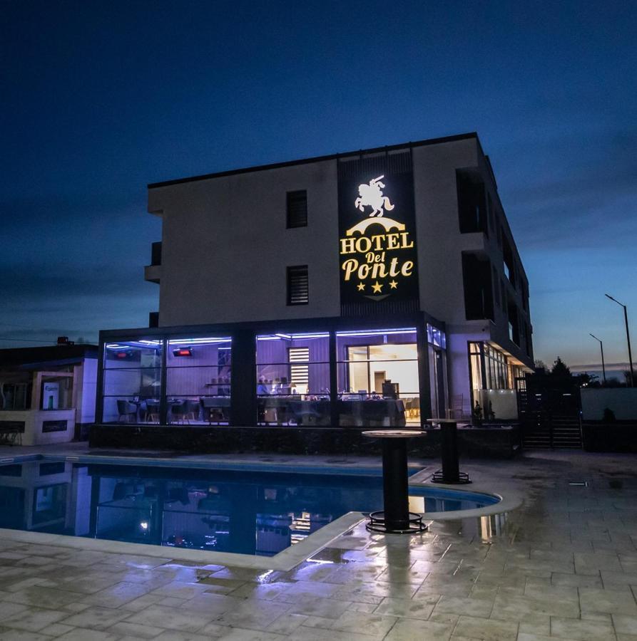 Hotel Del Ponte Targoviste Esterno foto