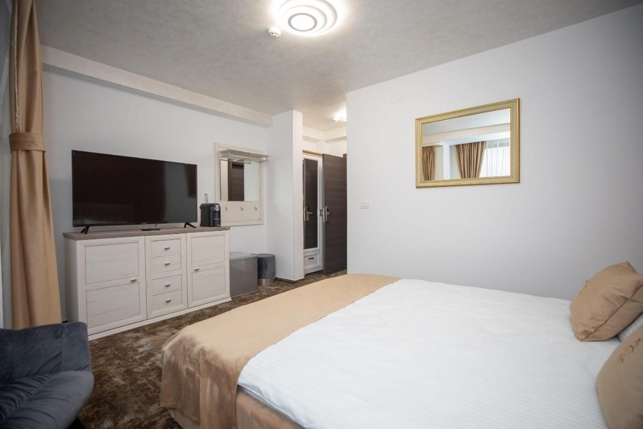Hotel Del Ponte Targoviste Esterno foto