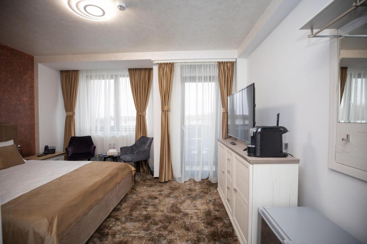Hotel Del Ponte Targoviste Esterno foto