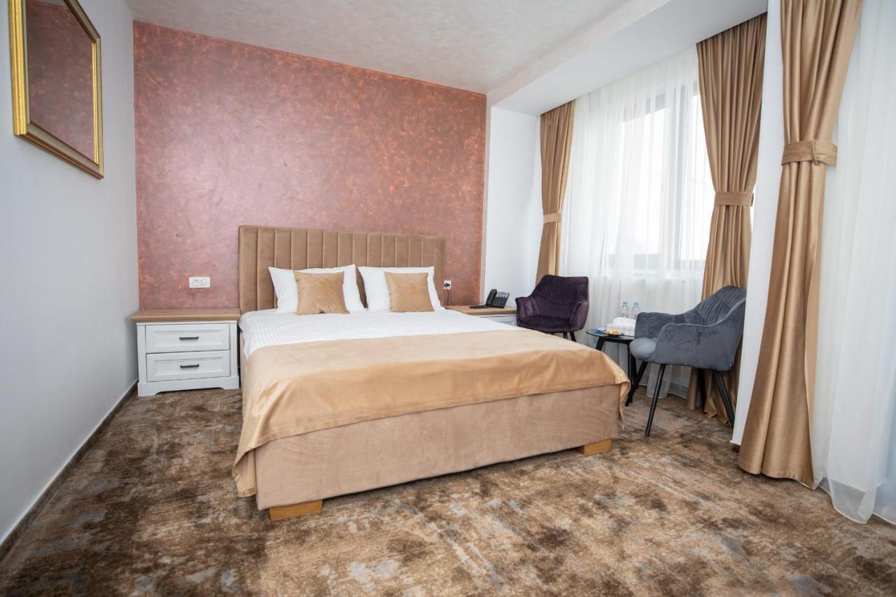 Hotel Del Ponte Targoviste Esterno foto