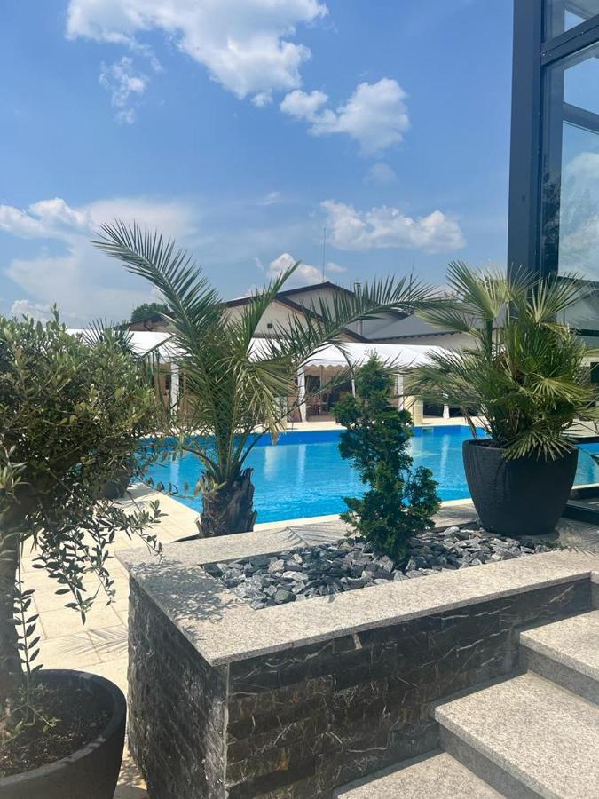 Hotel Del Ponte Targoviste Esterno foto