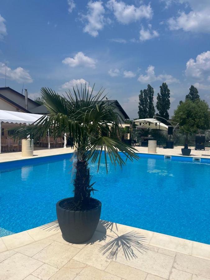Hotel Del Ponte Targoviste Esterno foto