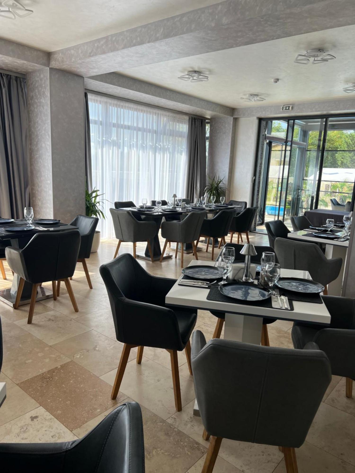 Hotel Del Ponte Targoviste Esterno foto